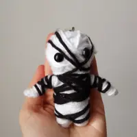 جاکلیدی وودو دال مومیایی (وودودال voodoo doll) بافتنی فانتزی دستباف سفیرباف