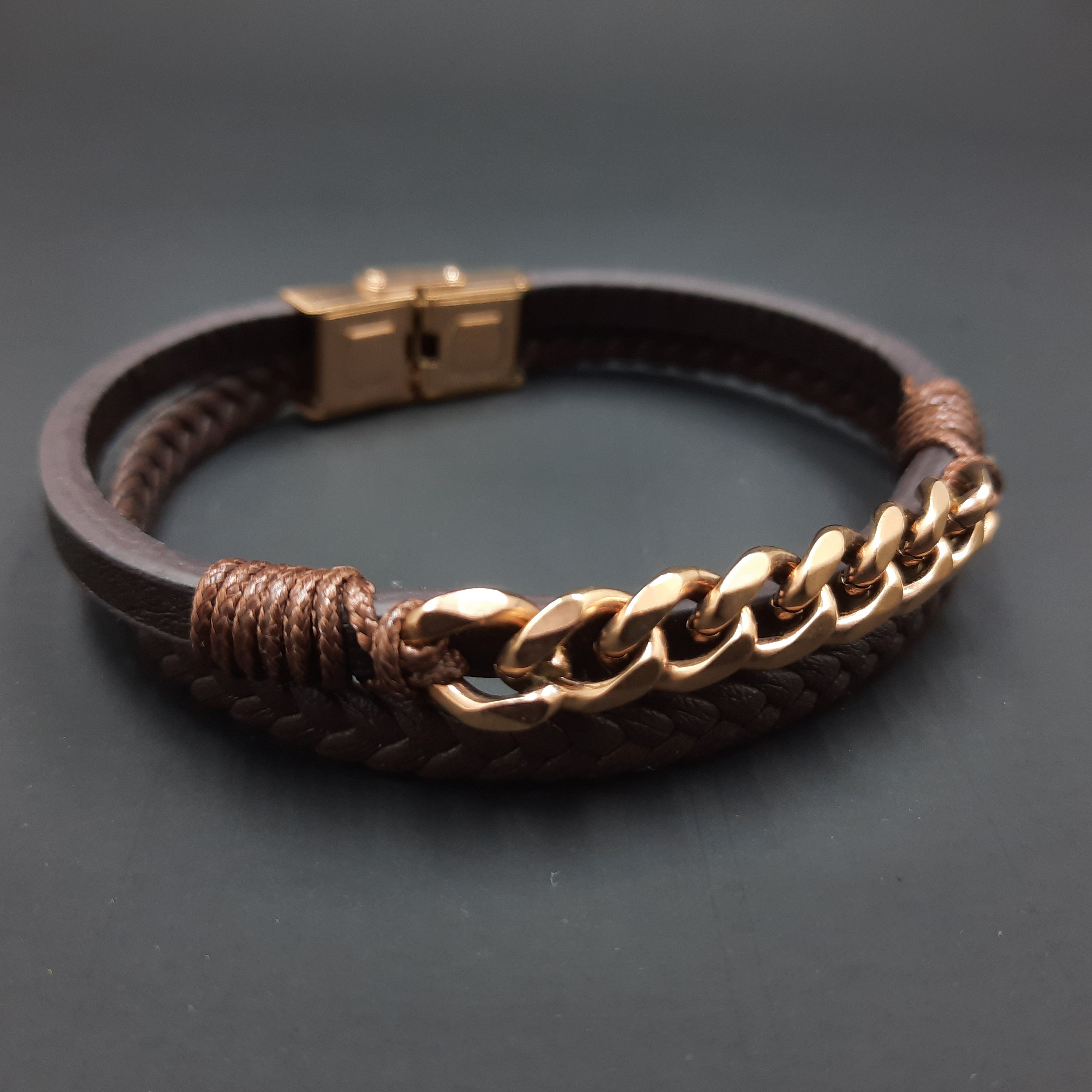 دستبند چرم با پلاک کارتیر