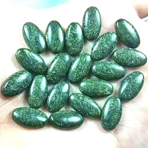 نگین سرپانتین یشم سبز یا مارسنگ سبز اصل معدنی سایز1.6 مناسب برای انگشتری