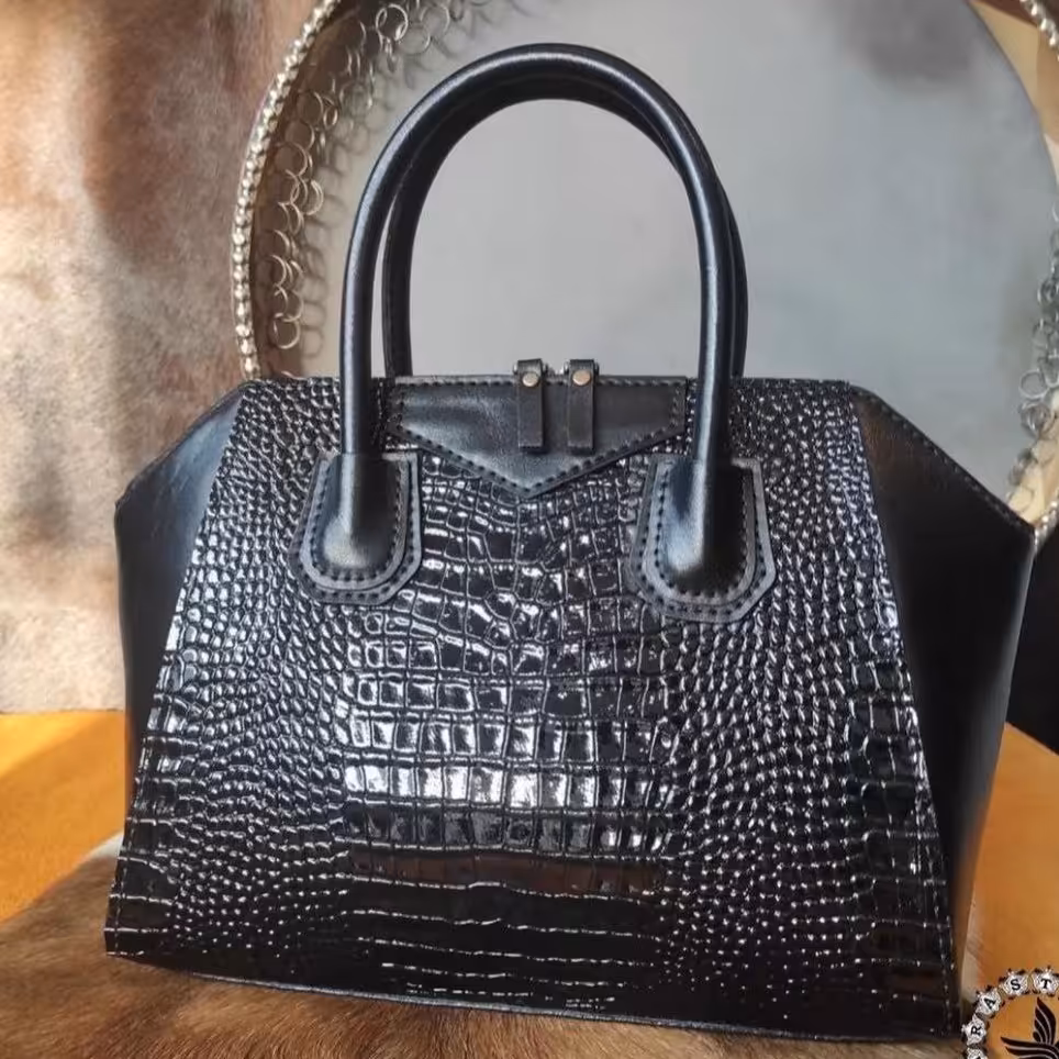 کیف دوشی زنانه چرم دست دوز