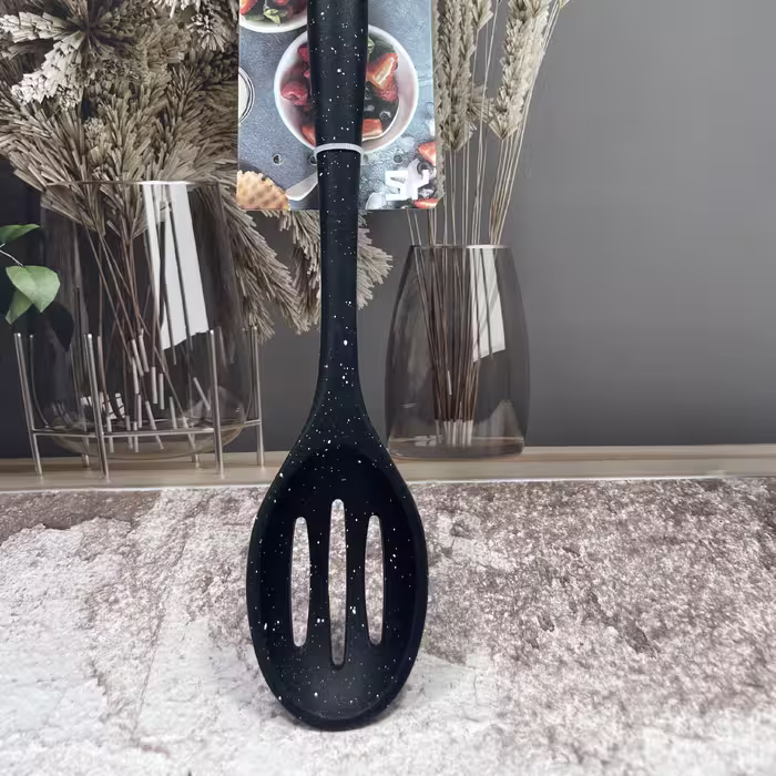 قاشق شیار دار  تمام سیلیکونی شنگیه مشکی رنگ