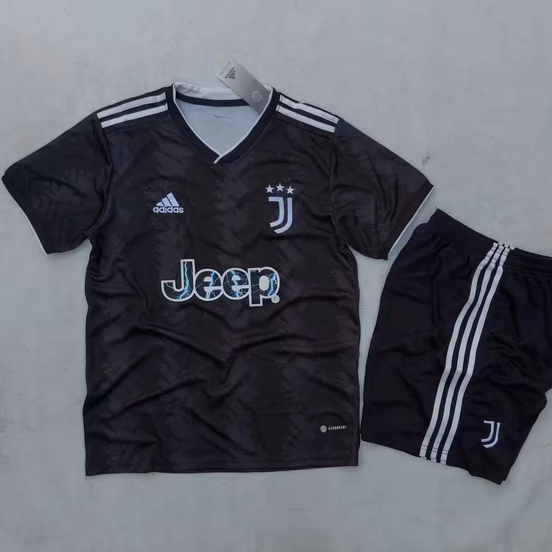 کیت دوم یوونتوس (پیراهن و شورت)