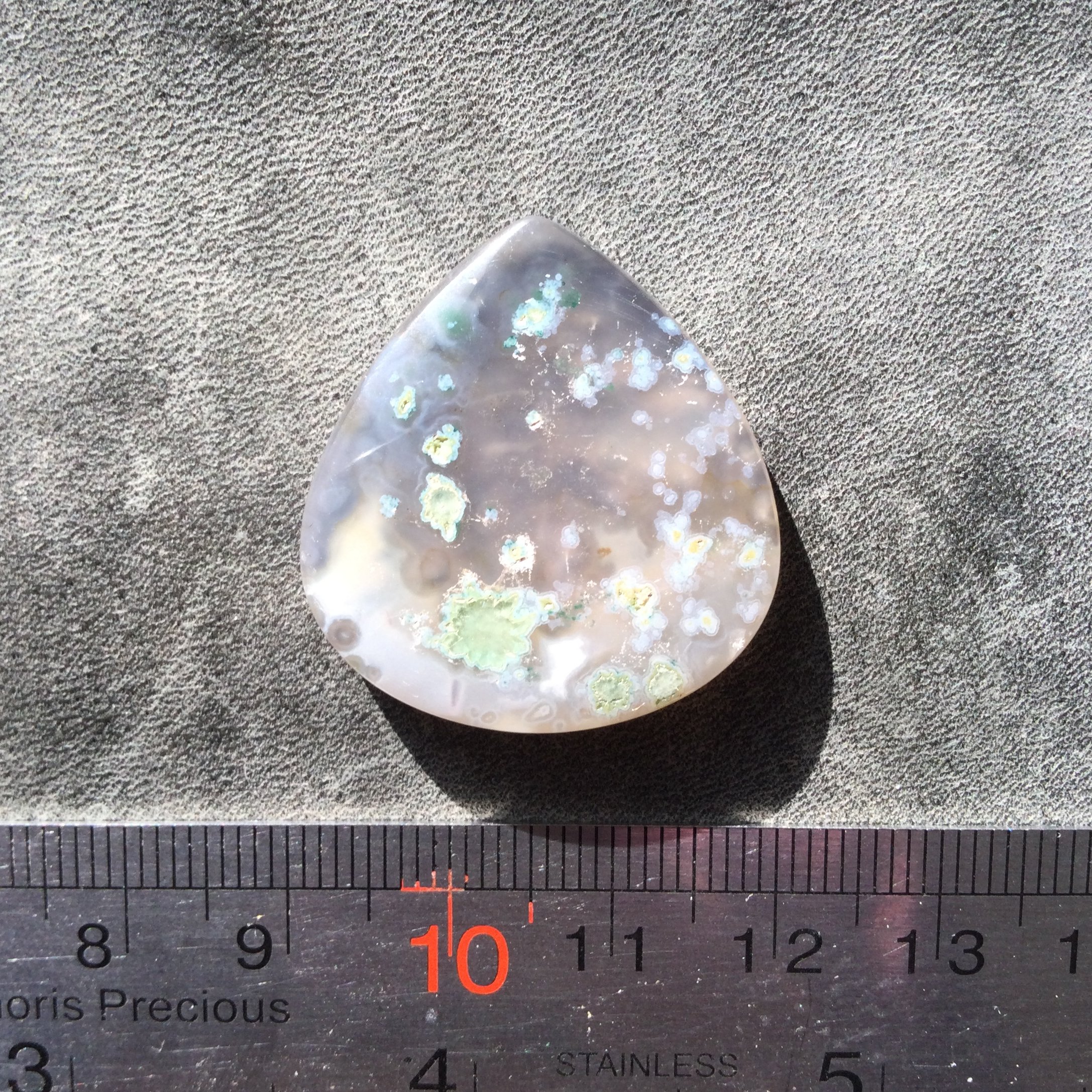 نگین عقیق طبیعی تراش اشکی عریض