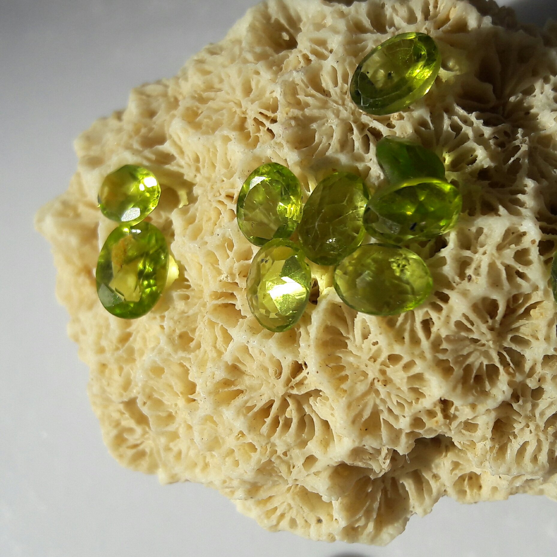 نگین زبرجد شفاف جواهرتراش افریقایی کاملاطبیعی