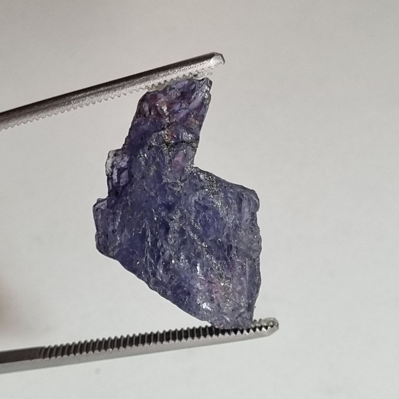 سنگ تانزانیت راف طبیعی تانزاینا 8616