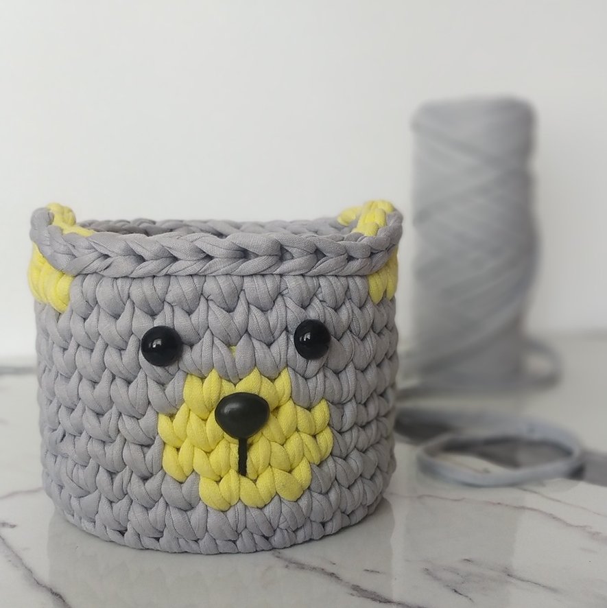 سبد تریکویی خرسی مناسب برای نظم و زیبایی اتاق کودک دلبند شما_رنگ پر طرفدار  طوسی