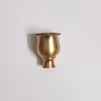 پایه شمع برنجی طلایی
سایز 2ونیم سانتی‌متر
ارتفاع 4 ساتتی متر
مناسب نصب روی ظروف رزینی