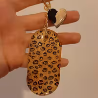 آویز کیف پلنگی رزینی قابل استفاده به عنوان جاکلیدی