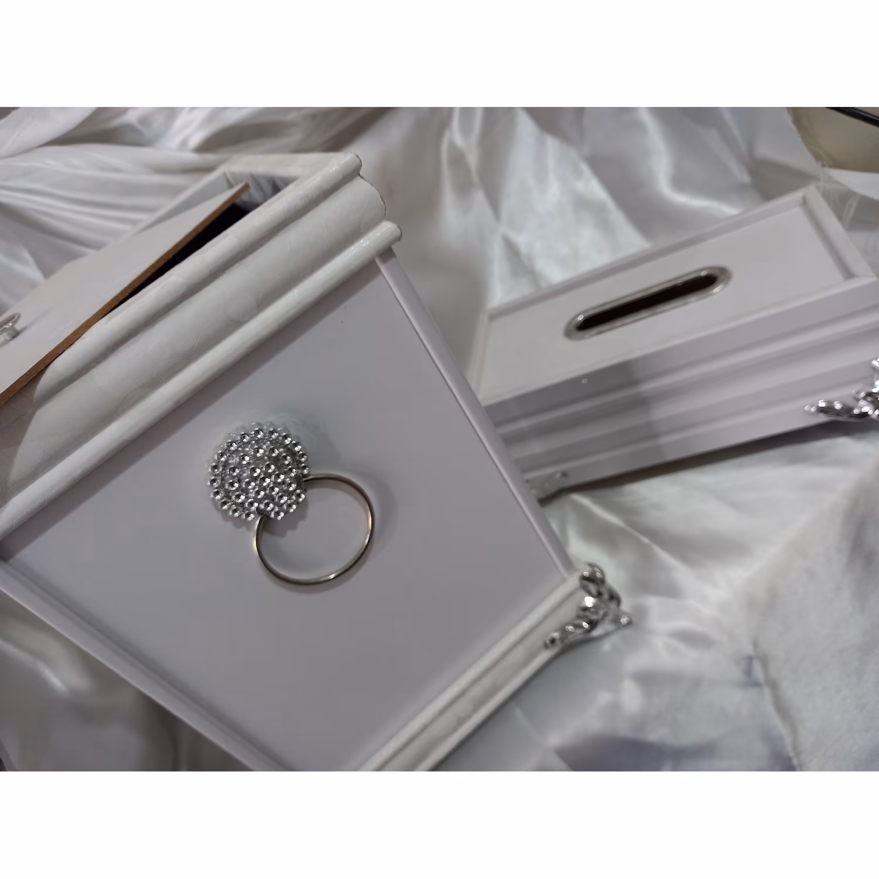 سطل زباله و جادستمالی پذیرایی 