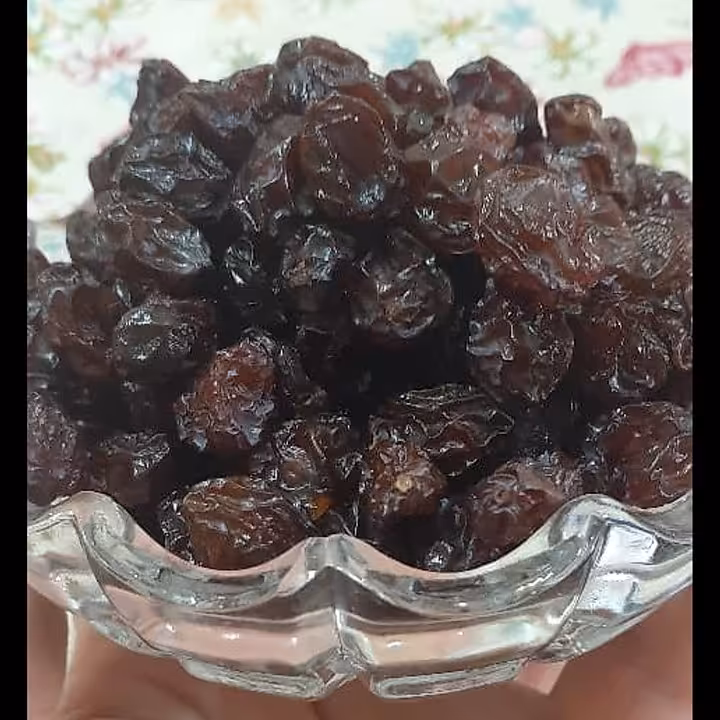 مویز محلی و بومی و بسیار با کیفیت .. درشت و هسته دار .موثر در کم خونی و یبوست