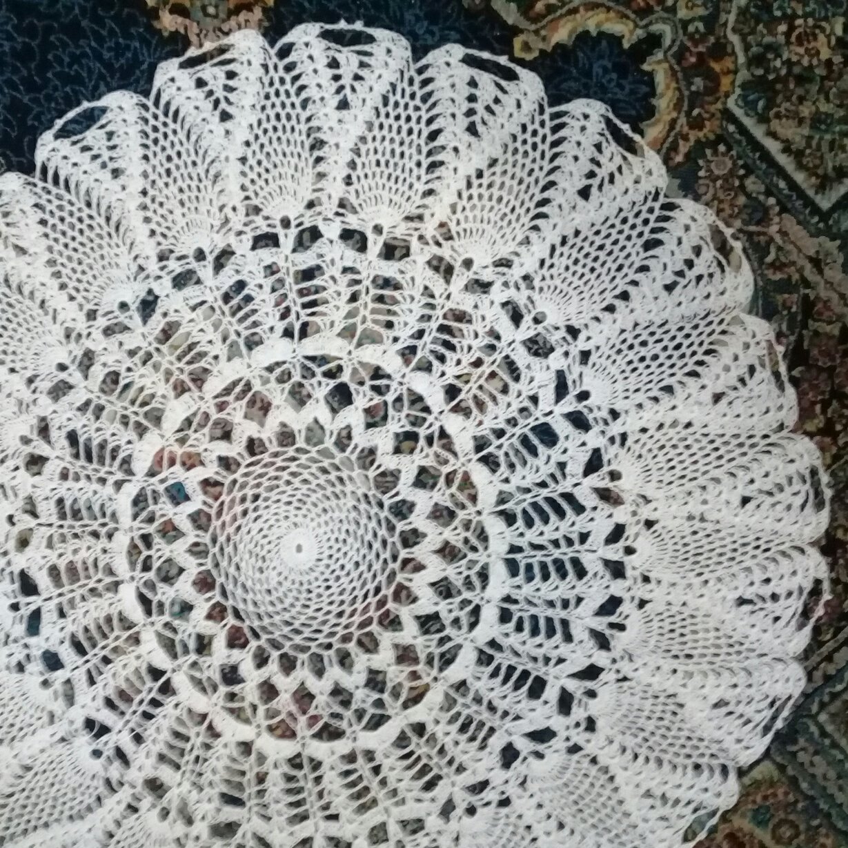 رومیزی قلاب بافی قطر 60سانت