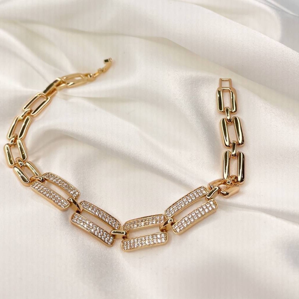 دستبند نگین دار طرح طلا.کد220240328.جنس ژوپینگ آبکاری آبطلا.رنگ ثابت ضدحساسیت