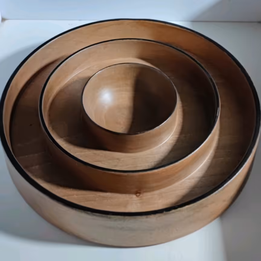 ظرف چوبی دست ساز مناسب سرو و  پذیرایی  ساخته شده با چوب ریشه ی گردو و آب گریز شده با روغن گیاهی خارجی 