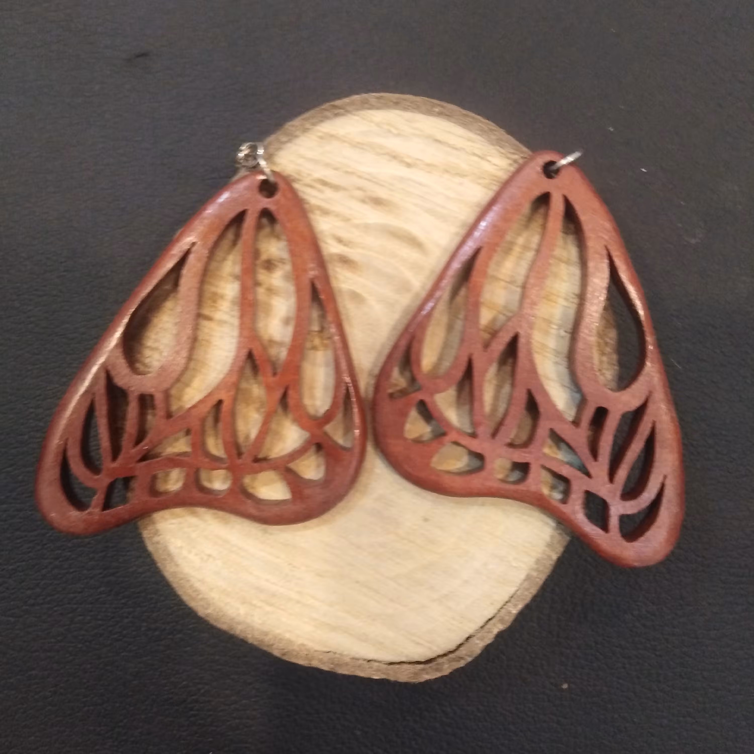 گوشواره چوبی طرح بال پروانه کد 02