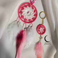 آویز ماشین و جاسوییچی صورتی