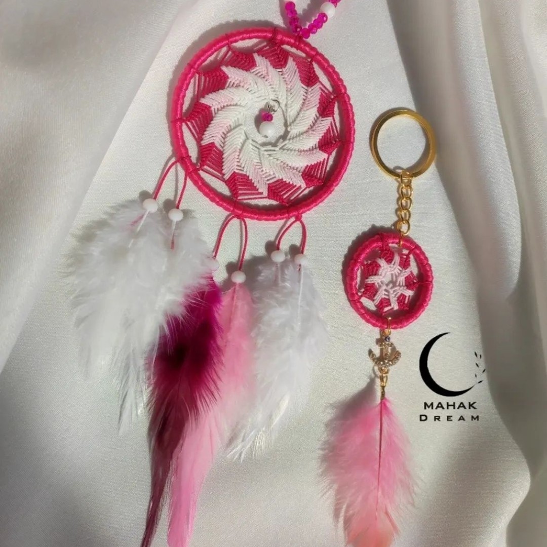 آویز ماشین و جاسوییچی صورتی