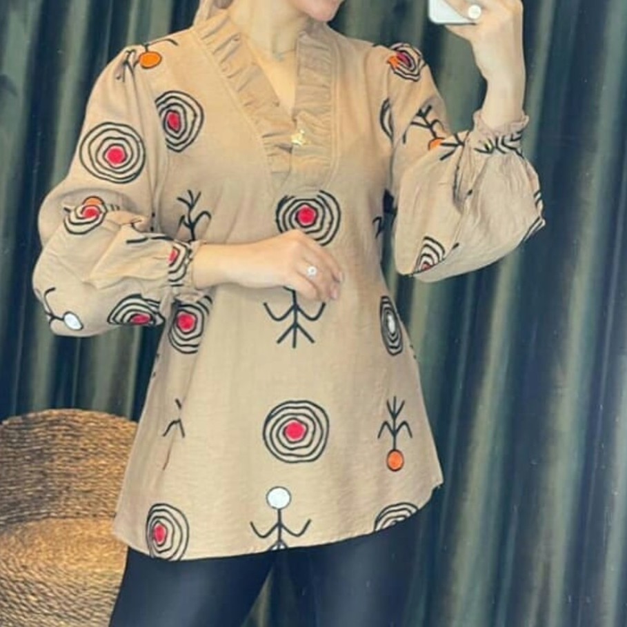 شومیز یقه چین دار جنس کرسپو خامه دوزی شده دو سایز l و xl مناسب سایز 36 تا 44 رنگ فقط قهوه ای کرمی