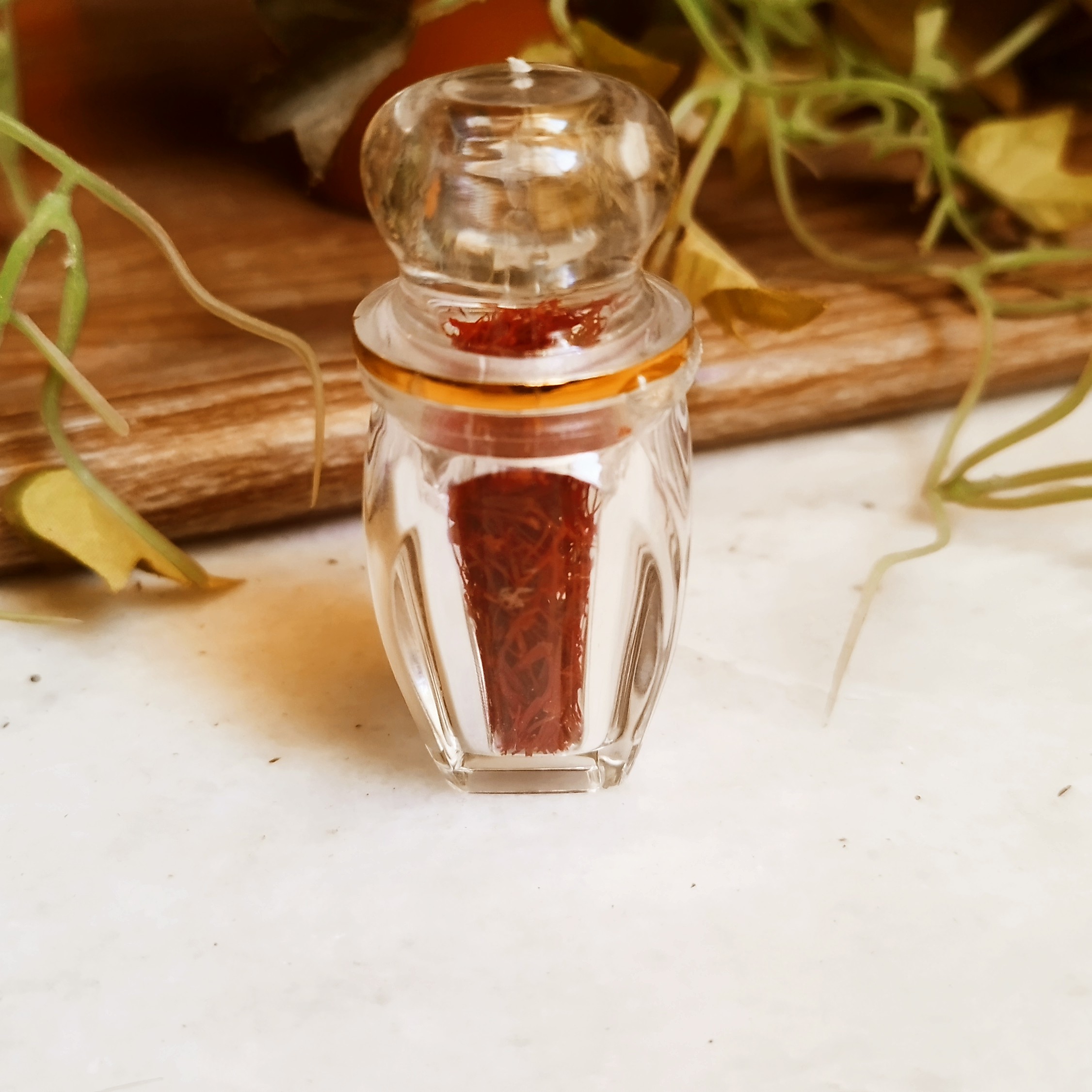 زعفران سرگل آزمون شده در آزمایشگاهی معتبر با قیمتی مناسب و کیفیتی عالی