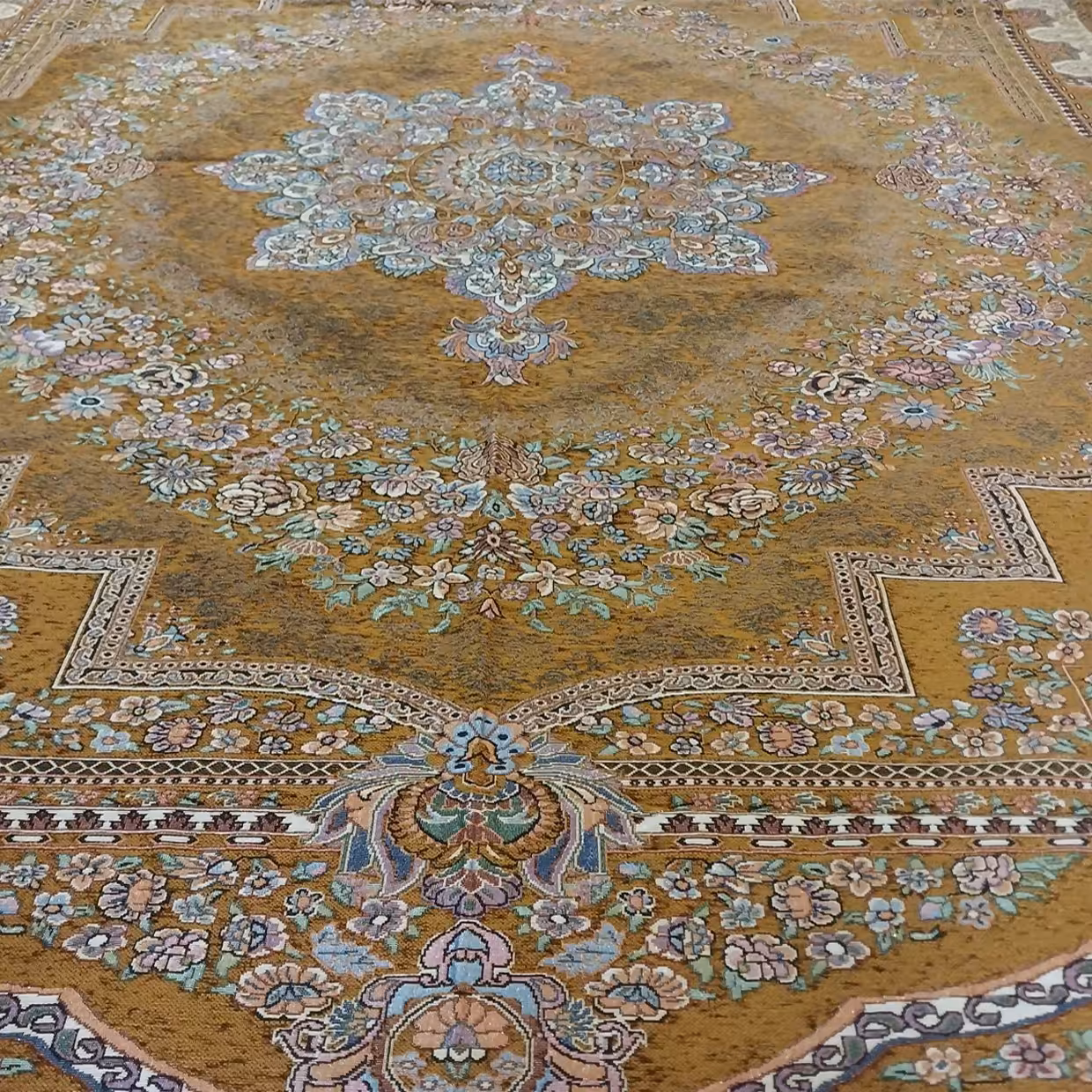 روفرشی 12متری مخمل زرکدار طرح باغ بهشت رنگ گردویی
