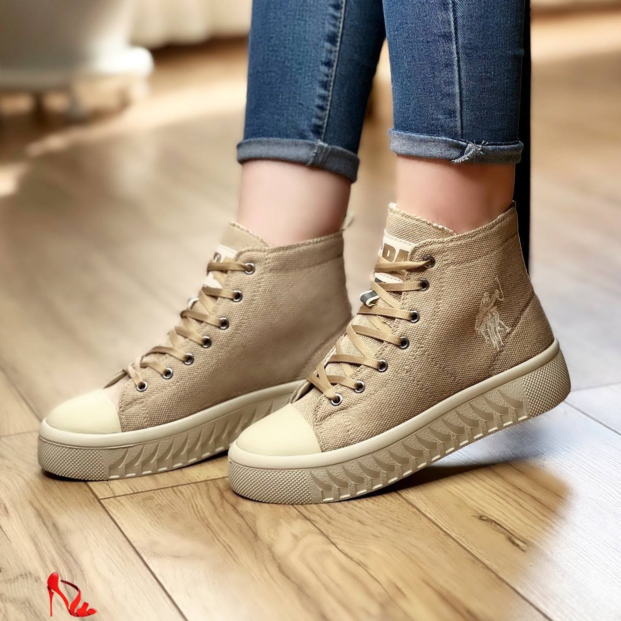 کفش اسپرت ساقدار زنانه بارویه برزنت ضدآب وزی ه پیو وسایزبندی37تا40وپاخوری شیک.پ