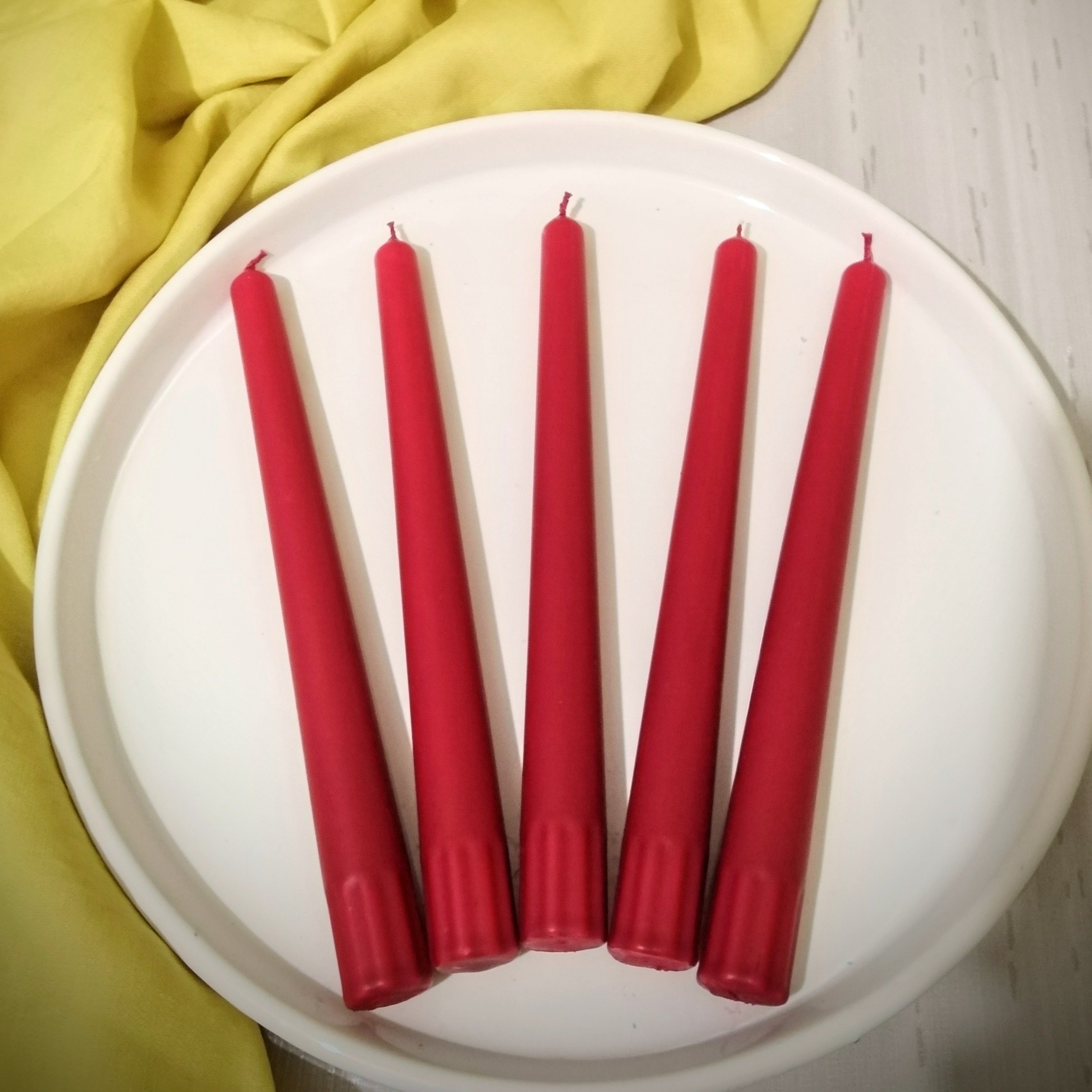 شمع قلمی 20 سانت قرمز پرشین (رنگ سال) بسته بندی 12تایی بصورت عمده