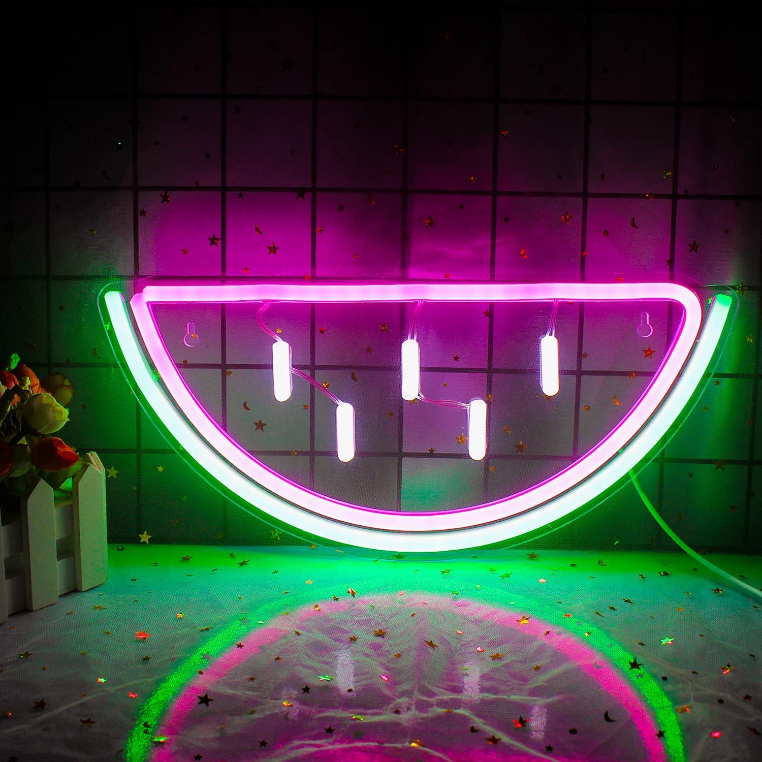 تابلو نئون طرح هندوانه یلدایی