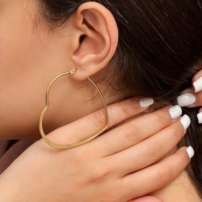 گوشواره اشکال بزرگ طلایی رنگ ثابت طرح قلب 