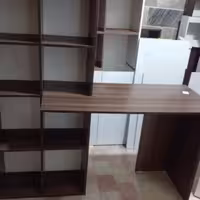 میز تحریر با کتابخانه ازنوع ام دی اف ورنگ قهوهای وسفید