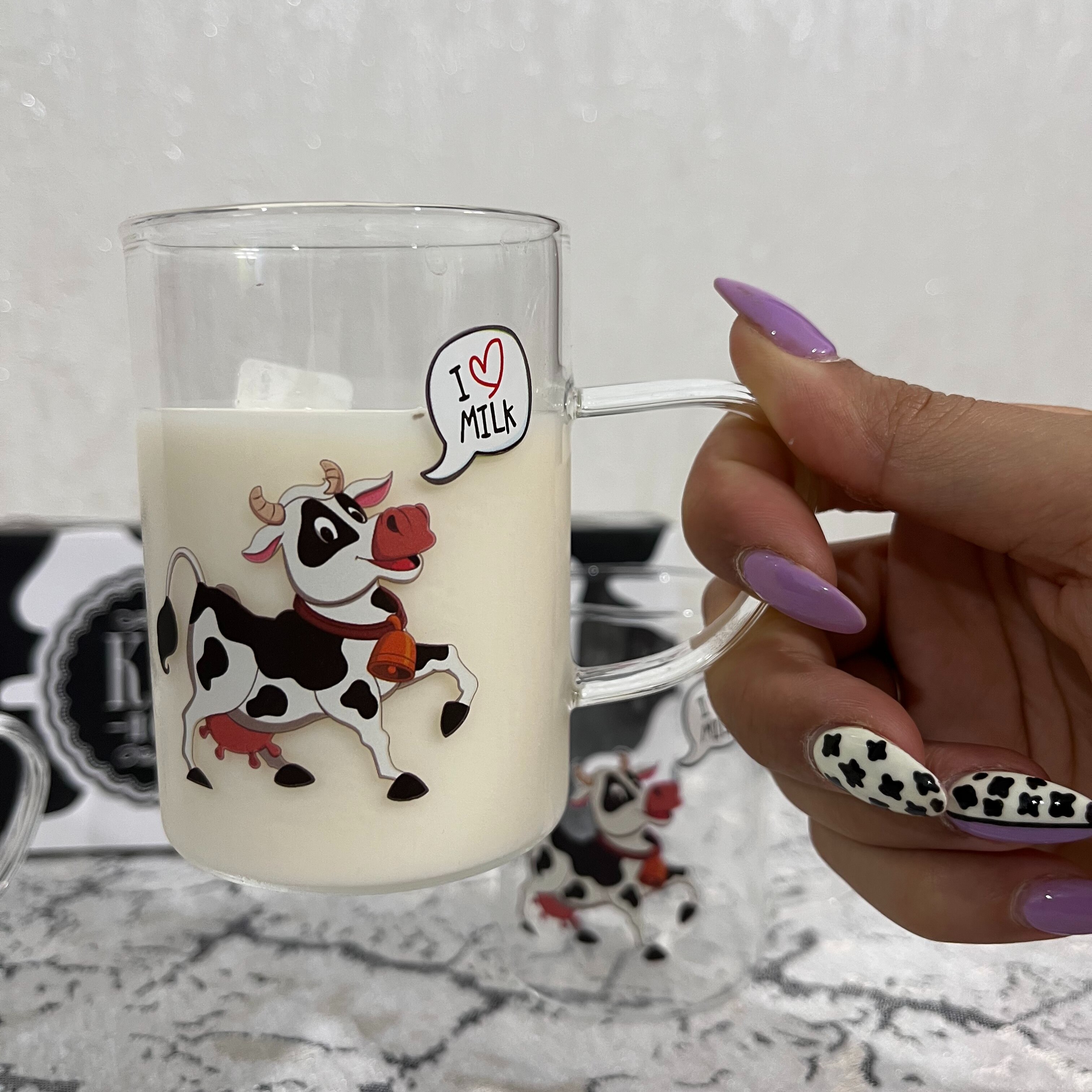 لیوان پیرکس دسته دار وارداتی طرح گاو