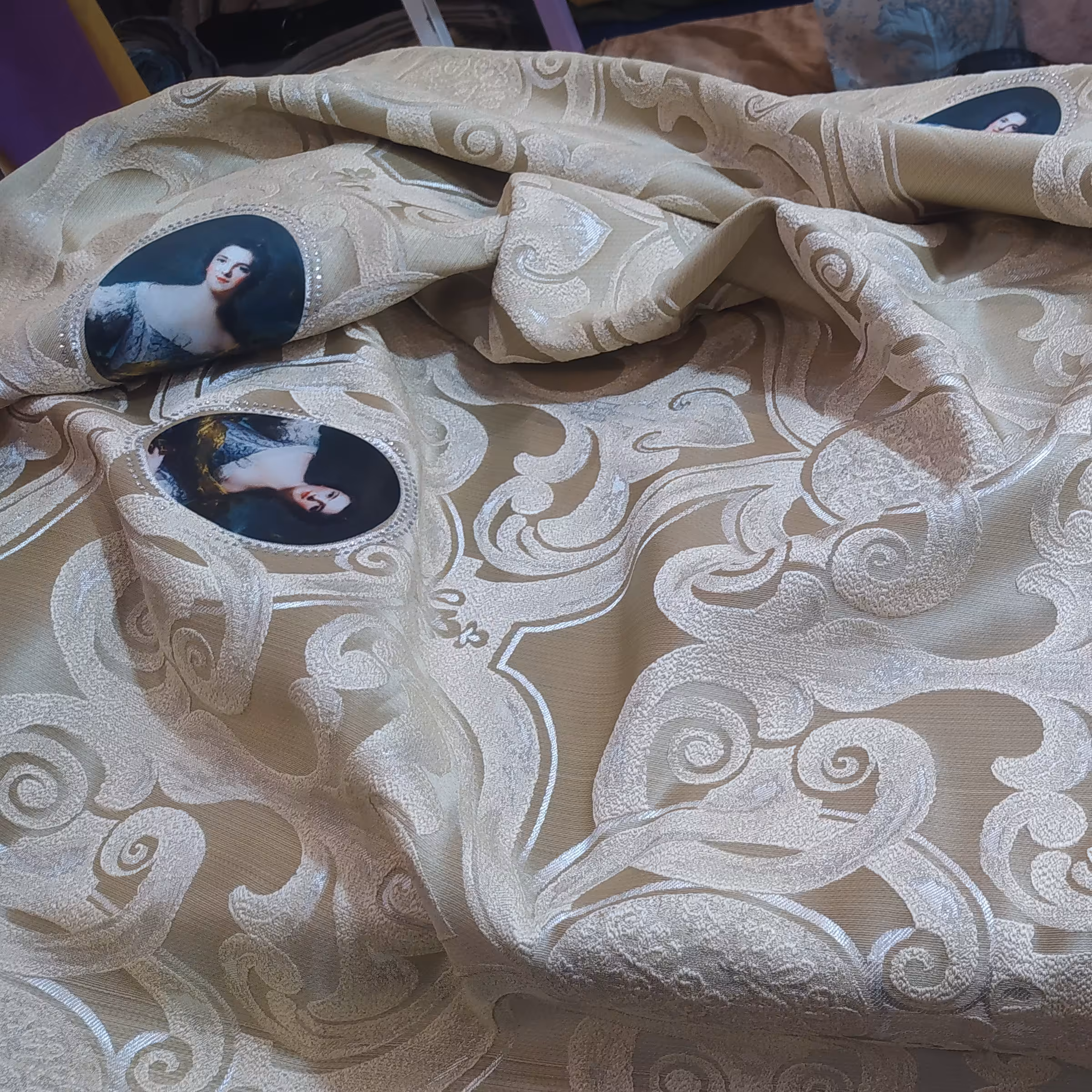 حراج پارچه  پرده مخمل طرحدار