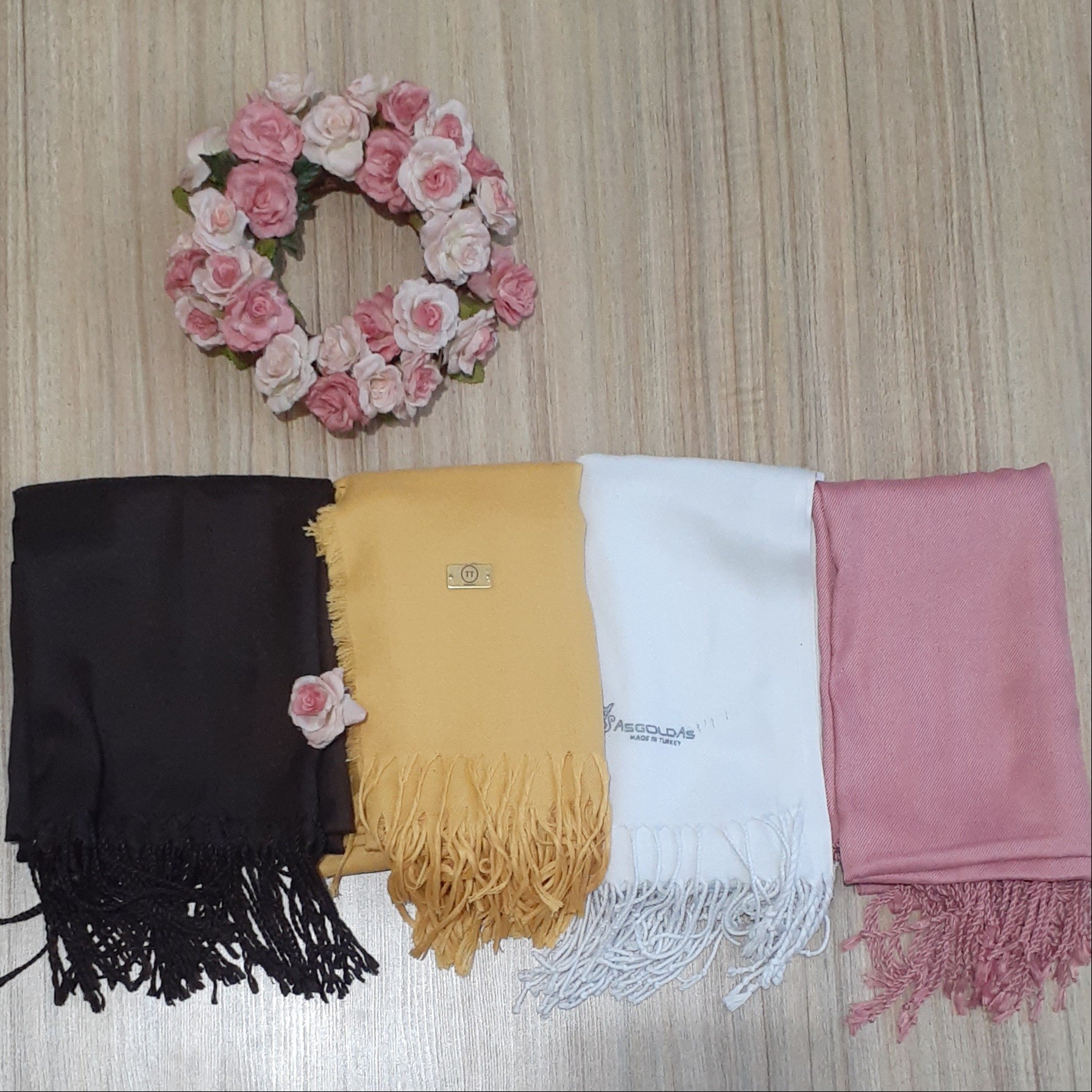 شال نخی پاییزه تک رنگ ساده  تی تی ریشه فیتیله ای