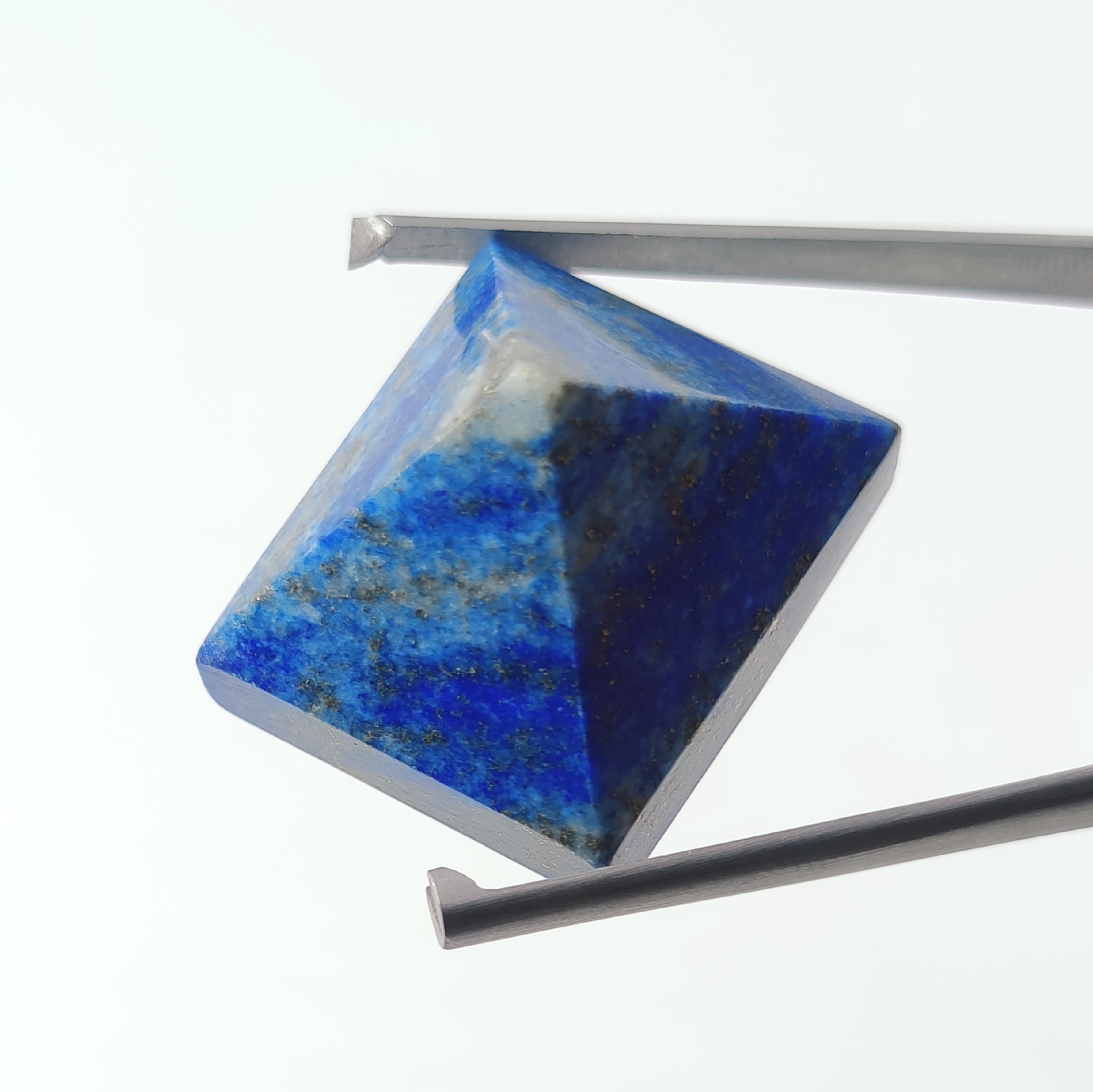 هرم سنگ لاجورد معدنی افغانستان (دارای فلز پیریت)