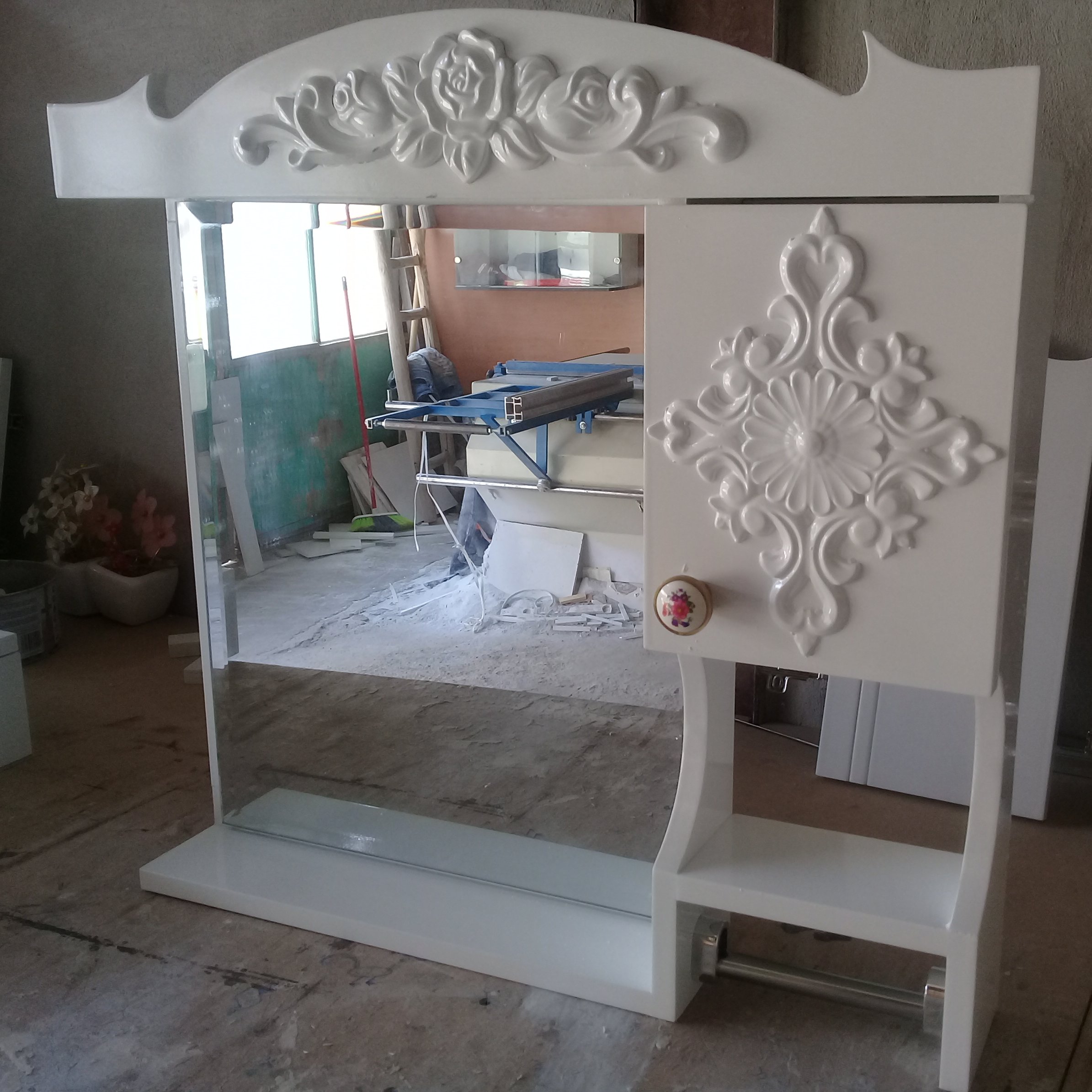 اینه باکس تاجدار  سلطنتی(پس پرداخت .هزینه ارسال بهعده مشتری میباشد)