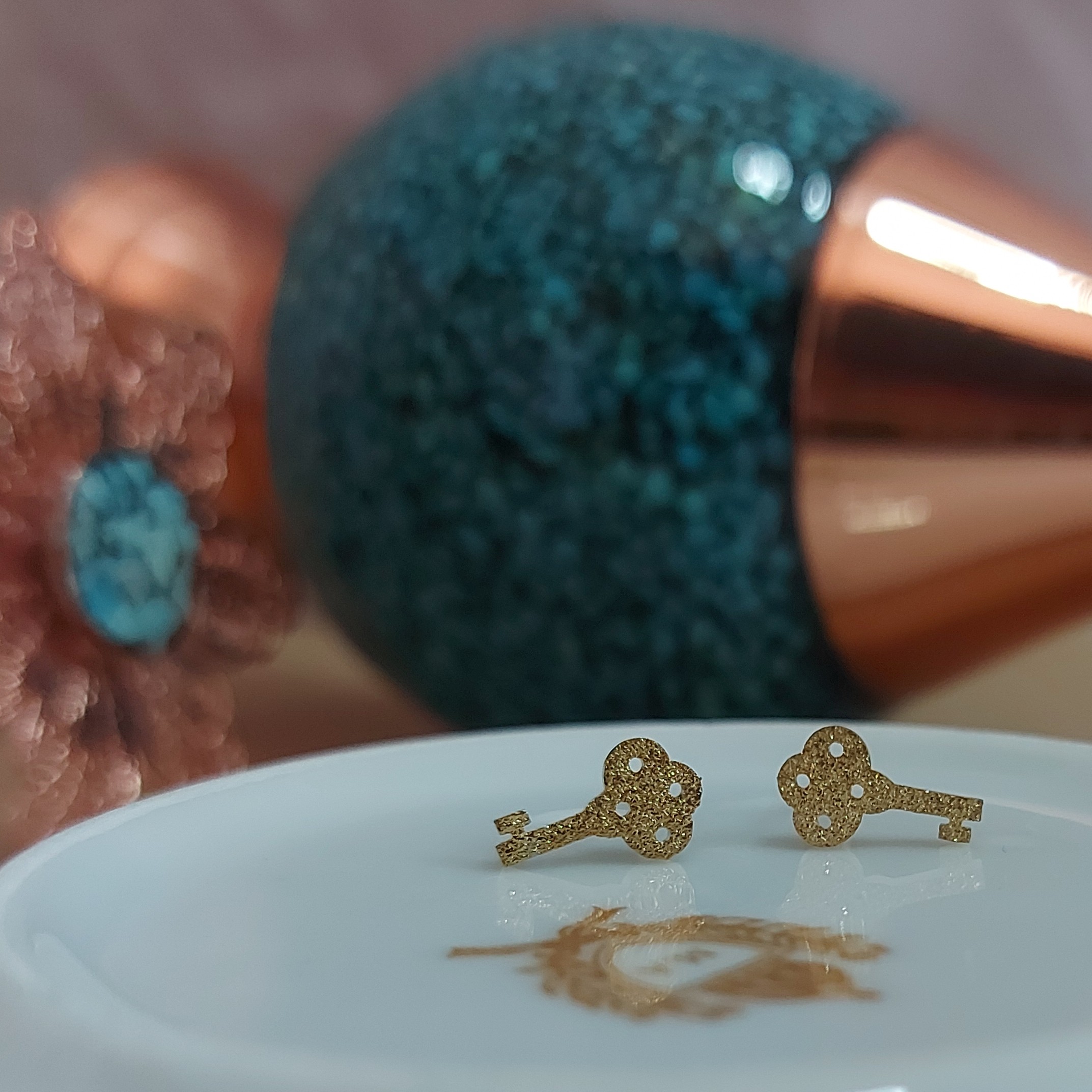 گوشواره میخی طرح کلید شنی